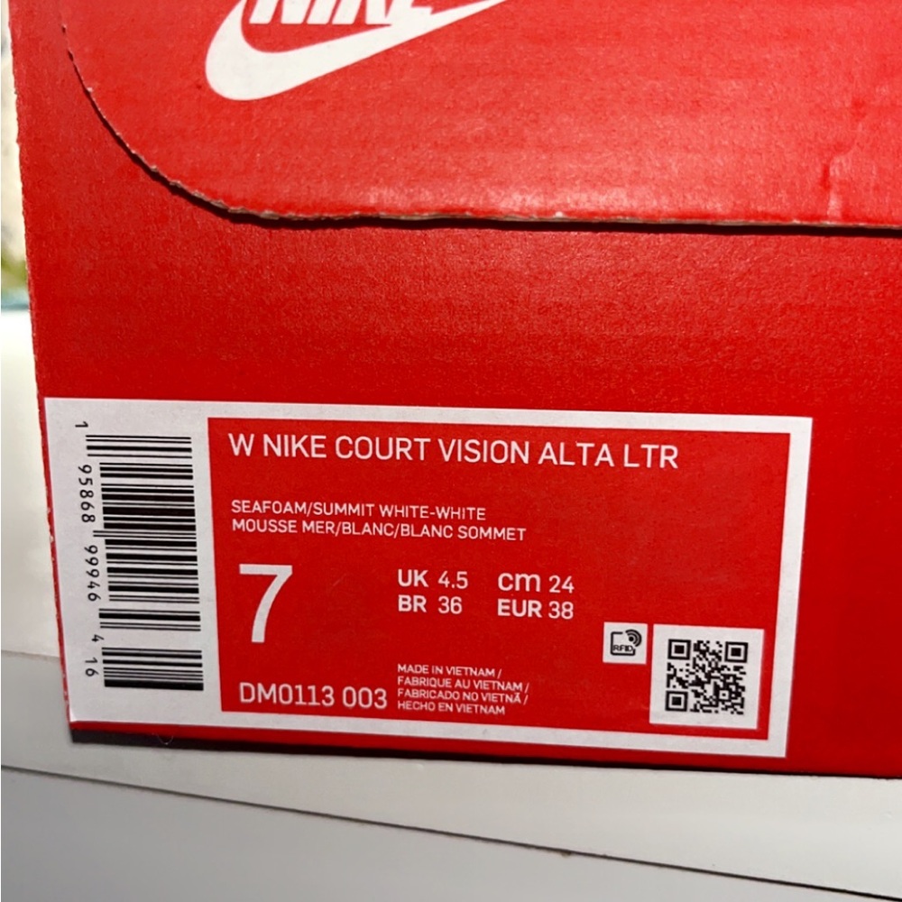 Women’s platform Nikes  size 7